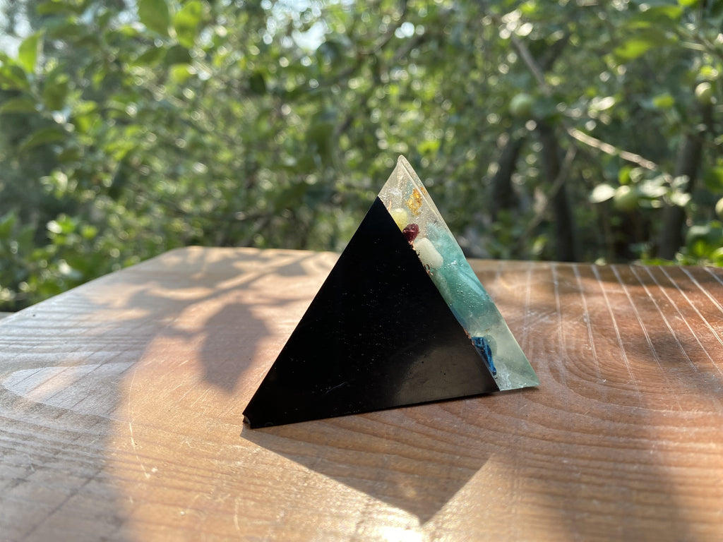 Small Black Green Bee Pyramid - OrAgonite
